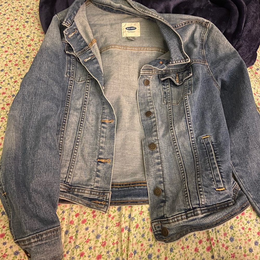 Large Old Navy Denim Jacket (Excellent Condition!)